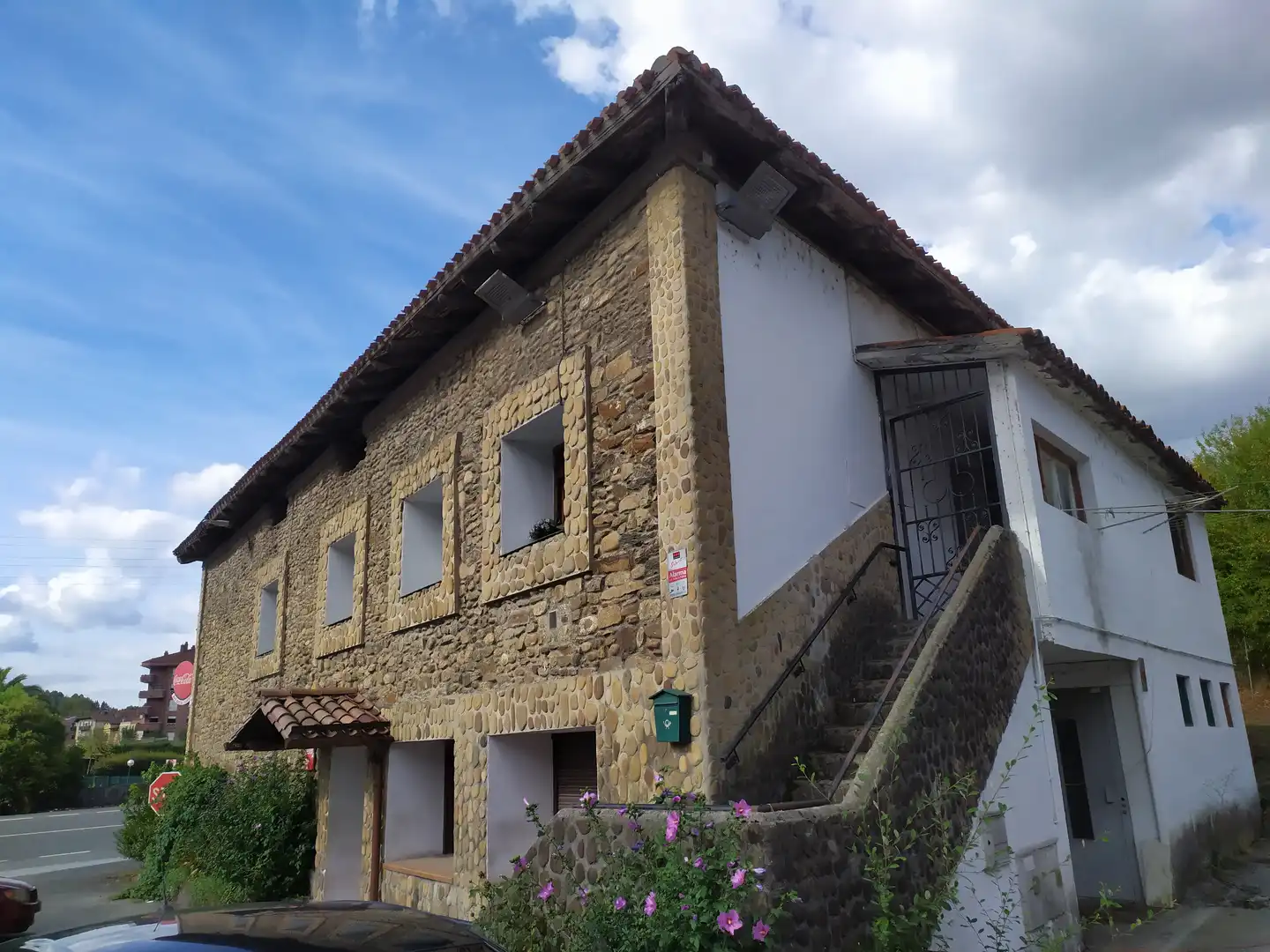 Außenansicht von Haus oder Chalet zum Verkauf in Ugao- Miraballes mit Heizung, Privatgarten und Terrasse