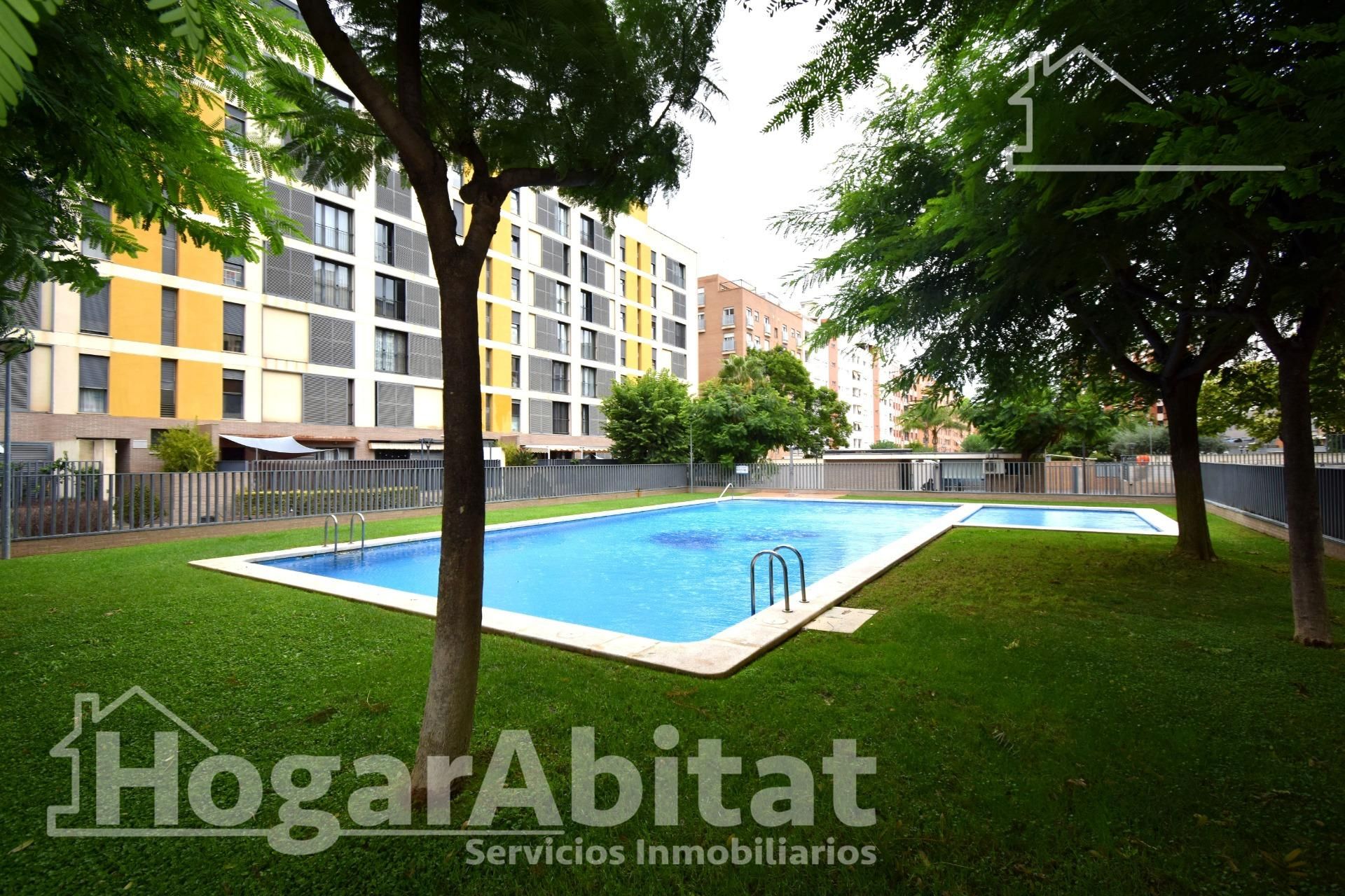 Piscina de Pis en venda en  Valencia Capital amb Aire condicionat, Calefacció i Terrassa