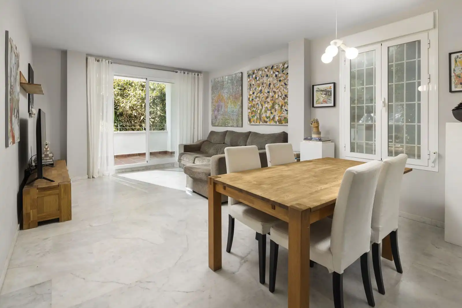 Esszimmer von Wohnungen zum Verkauf in Benalmádena mit Klimaanlage, Privatgarten und Terrasse