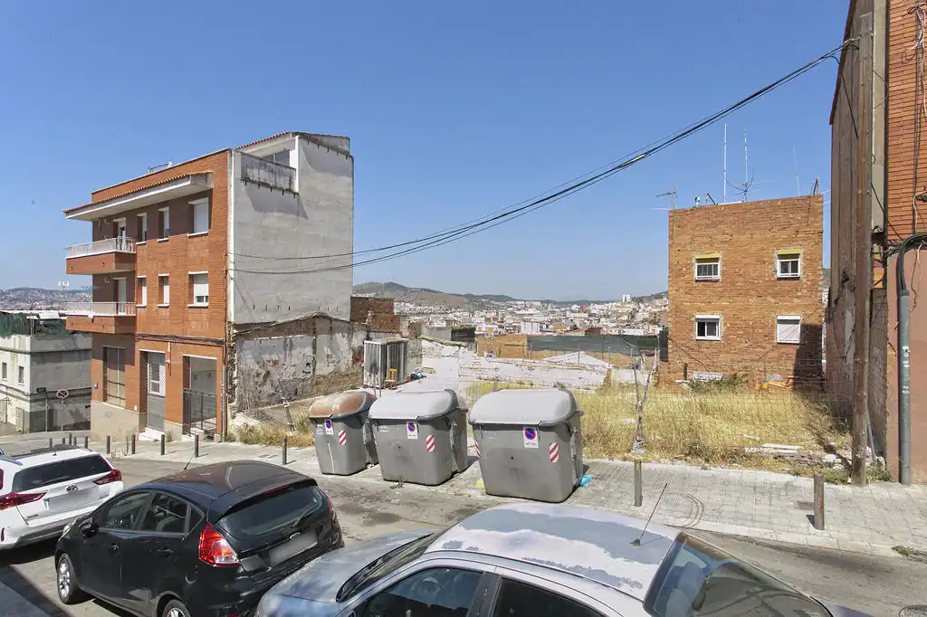 Außenansicht von Büro zum Verkauf in Badalona