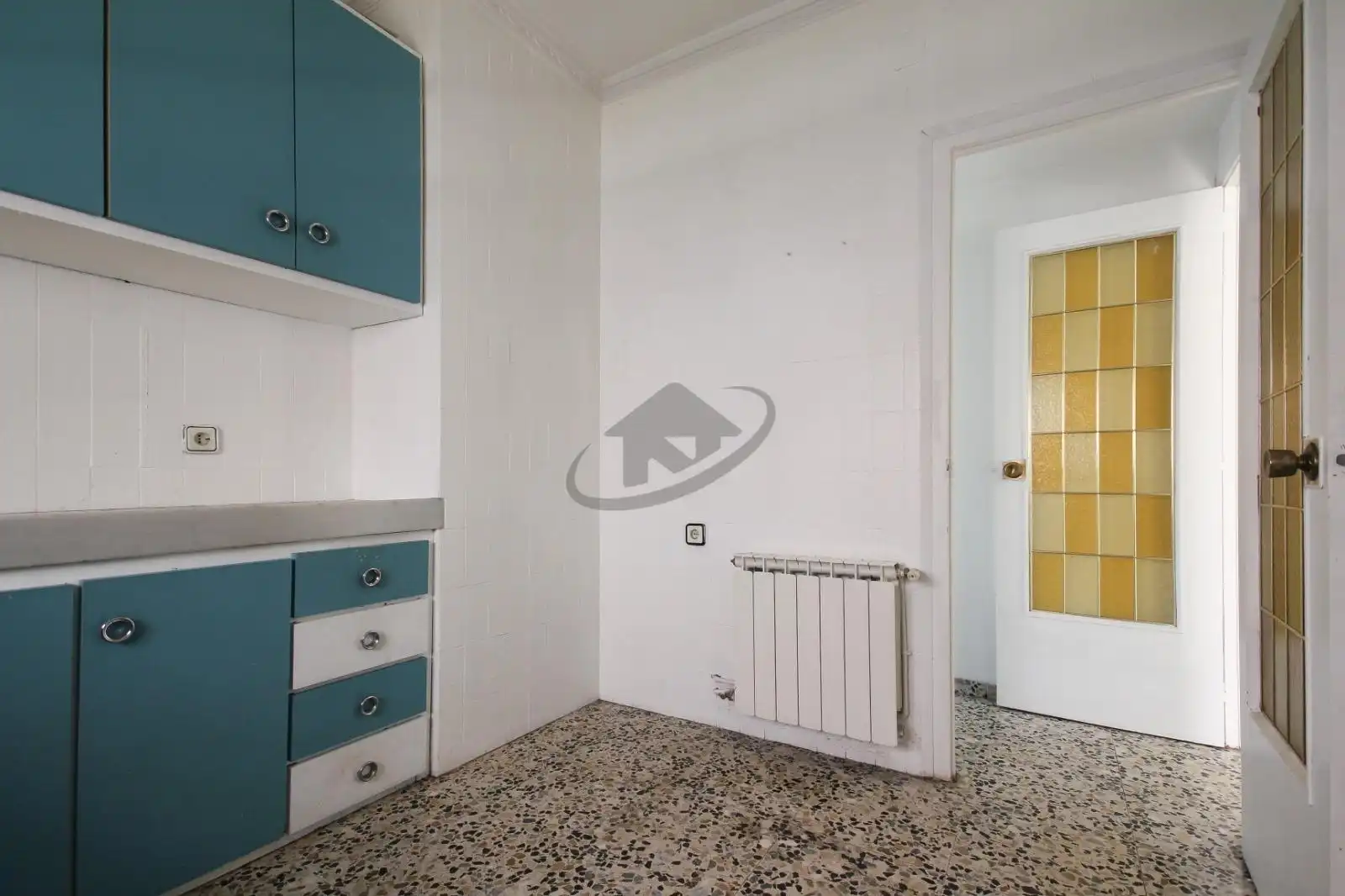 Küche von Haus oder Chalet zum Verkauf in Barberà del Vallès mit Heizung, Privatgarten und Terrasse