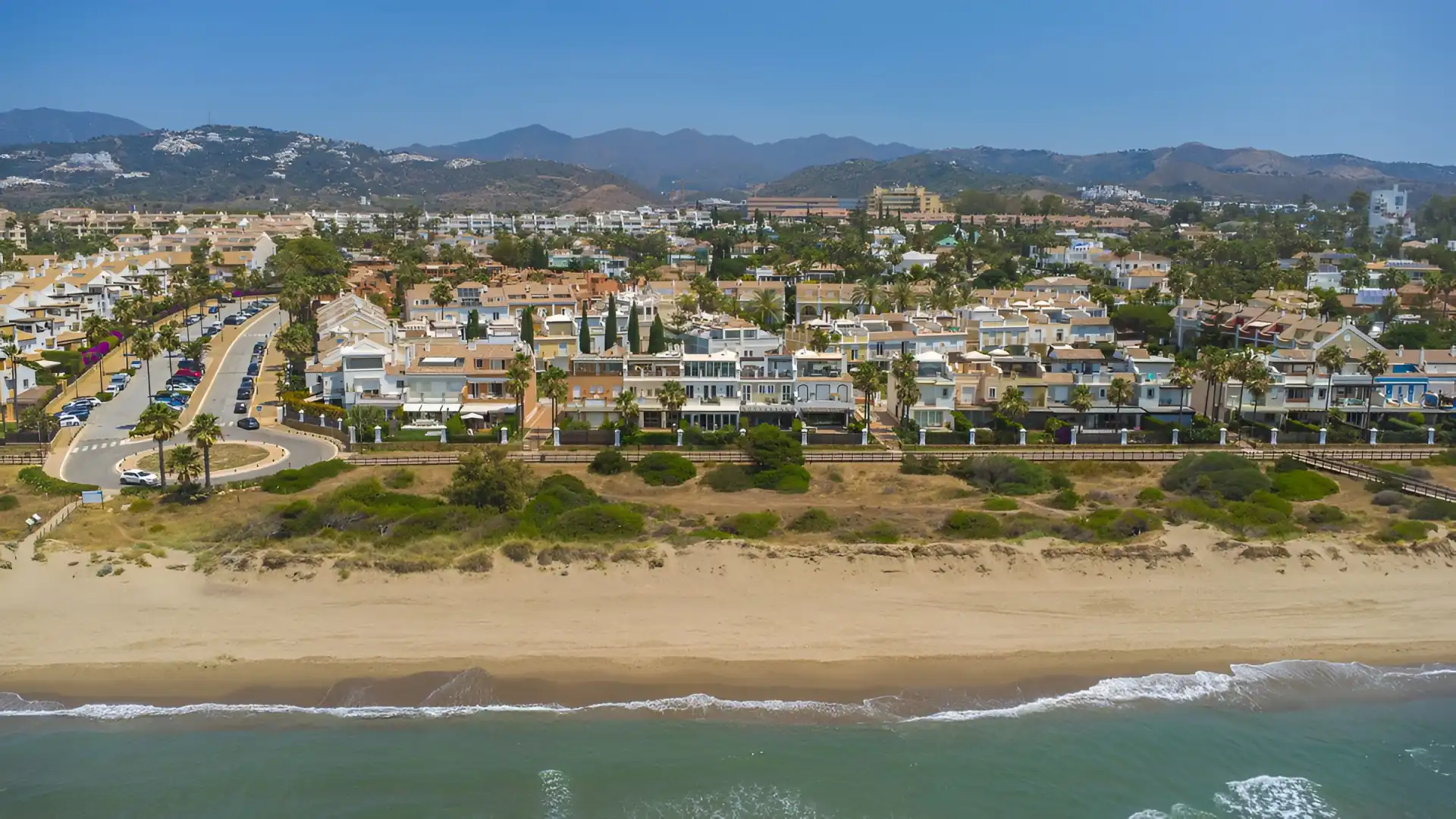 Semi-detached house with pool for sale in Río Real - Los Monteros