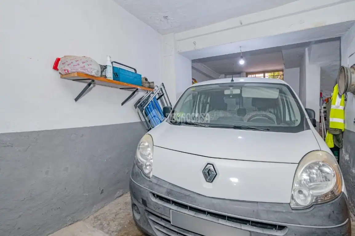 Parking of Detached homes for sale in Loja, Granada
