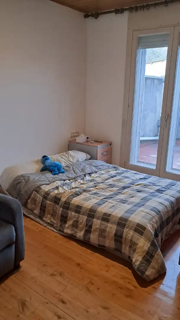 Schlafzimmer von Einfamilien-Reihenhaus zum Verkauf in Olot mit Klimaanlage, Heizung und Parkett