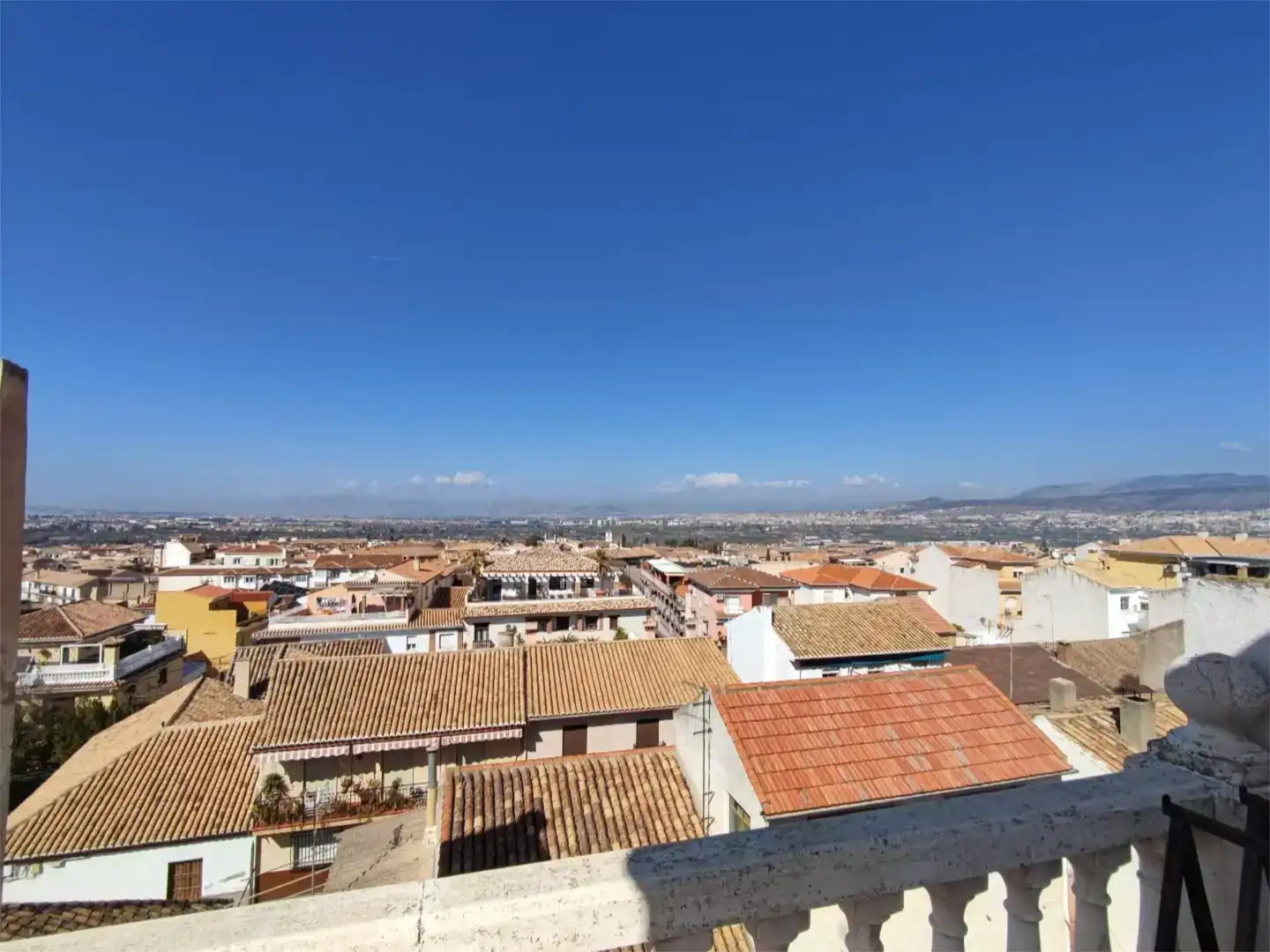 Vista exterior de Casa o xalet en venda en La Zubia amb Aire condicionat i Traster