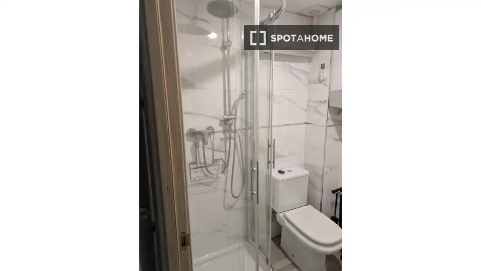 Baño de Piso de alquiler en Madrid con Aire acondicionado, Calefacción y Amueblado