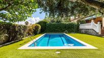 Piscina de Casa o xalet en venda en Alella amb Aire condicionat, Terrassa i Piscina