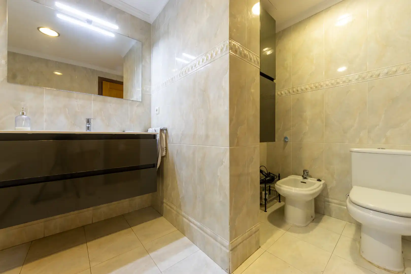Badezimmer von Wohnung zum Verkauf in Tarragona mit Klimaanlage, Heizung und Möbliert