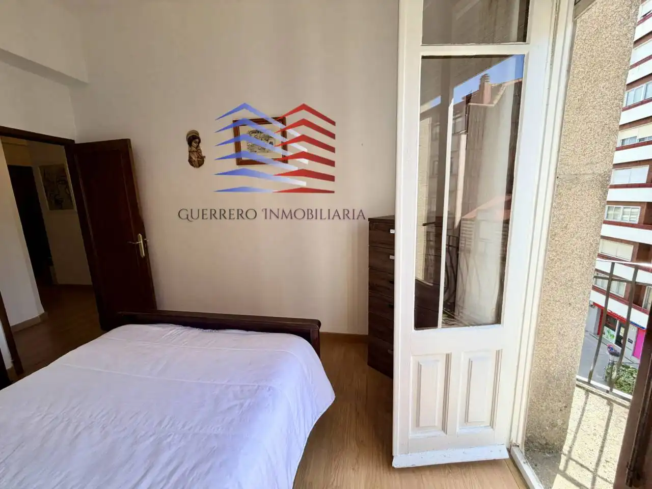 Dormitori de Apartament de lloguer en O Carballiño   amb Calefacció, Parquet i Moblat