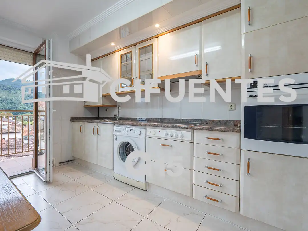 Küche von Wohnung zum Verkauf in Usurbil mit Terrasse, Abstellraum und Balkon