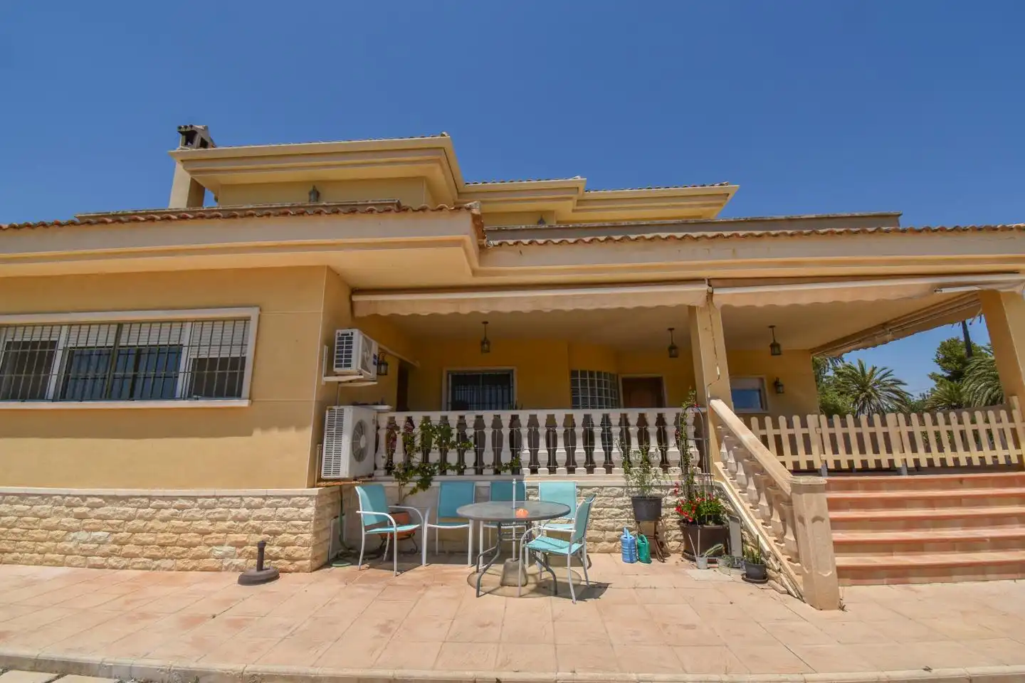 Vista exterior de Casa o xalet en venda en Elche / Elx amb Aire condicionat, Calefacció i Jardí privat