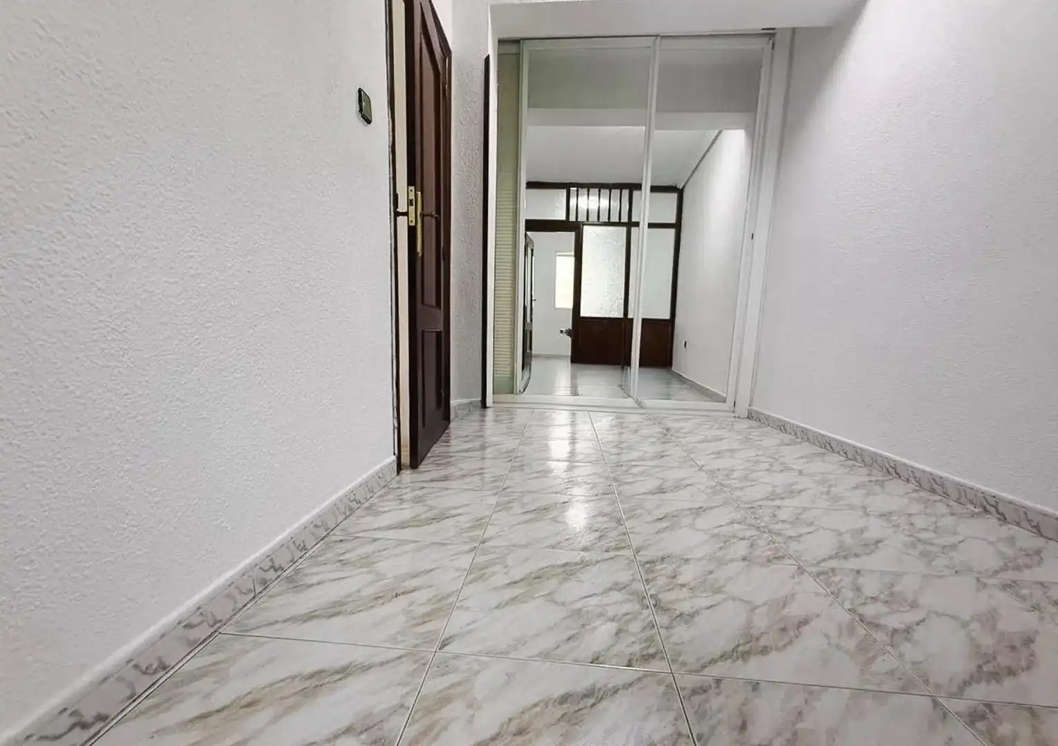 Piso en venta en Madrid con Terraza y Alarma