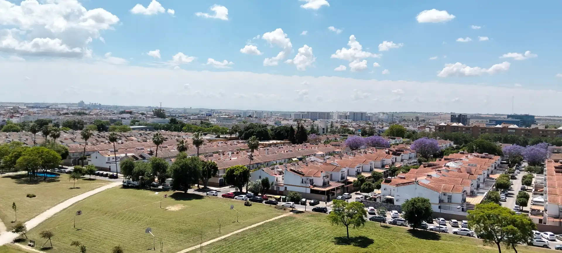 Vista exterior de Piso en venta en Sevilla con Terraza, Horno y Lavadora