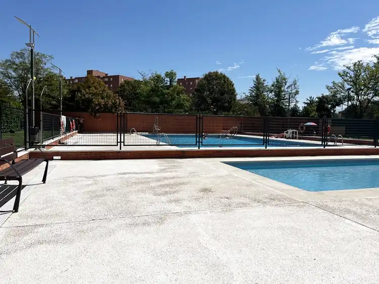 Piscina de Pis de lloguer en Madrid amb Calefacció, Parquet i Traster