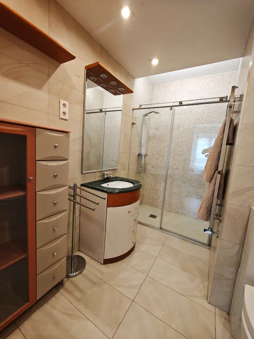 Baño de Piso de alquiler en Bilbao  con Calefacción, Amueblado y Horno