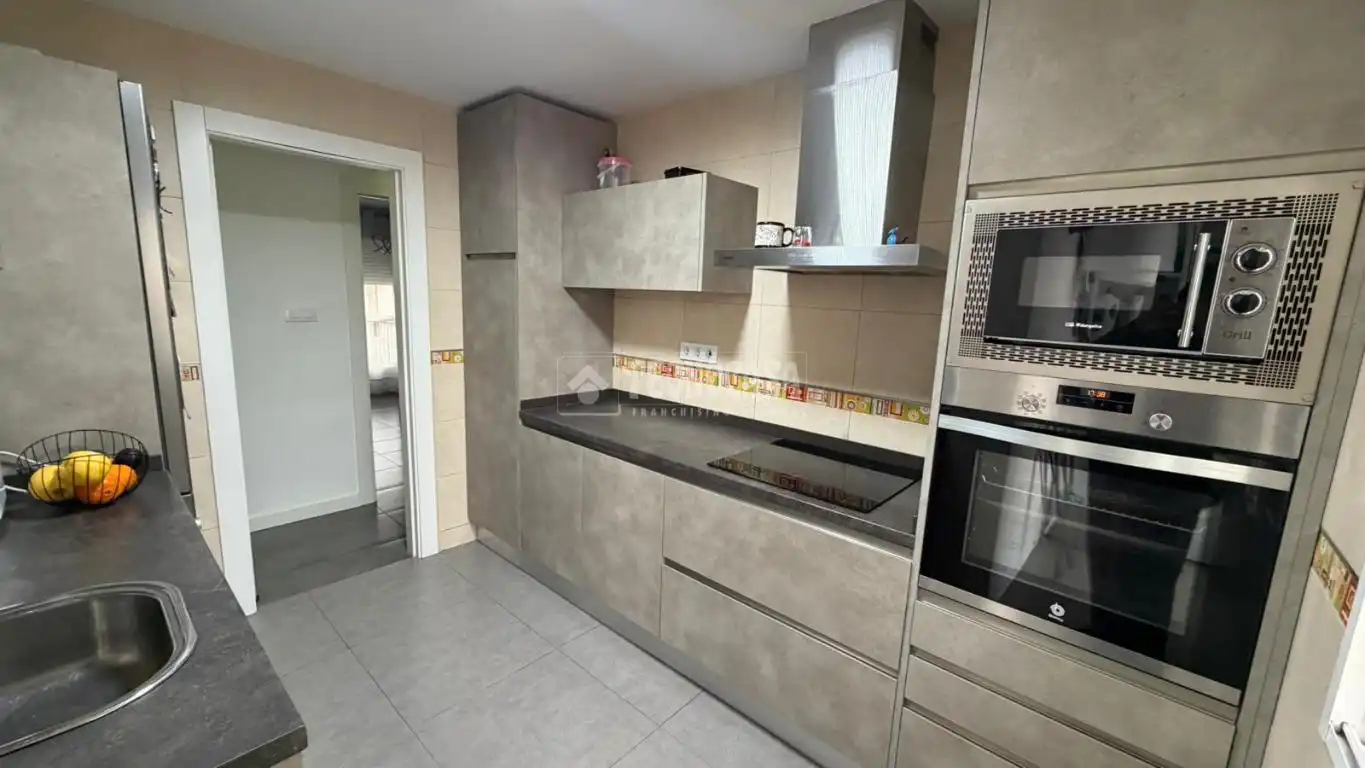 Cocina de Piso en venta en Jaén con Aire acondicionado