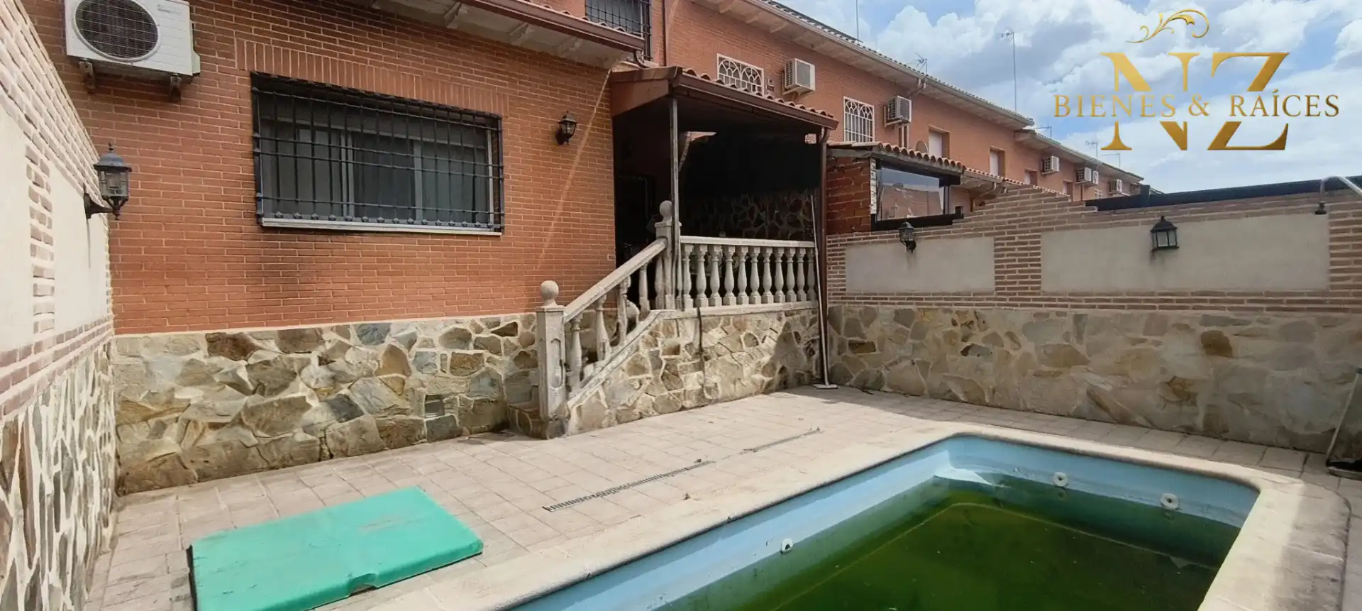 Piscina de Casa o xalet en venda en Yuncos amb Aire condicionat, Calefacció i Jardí privat