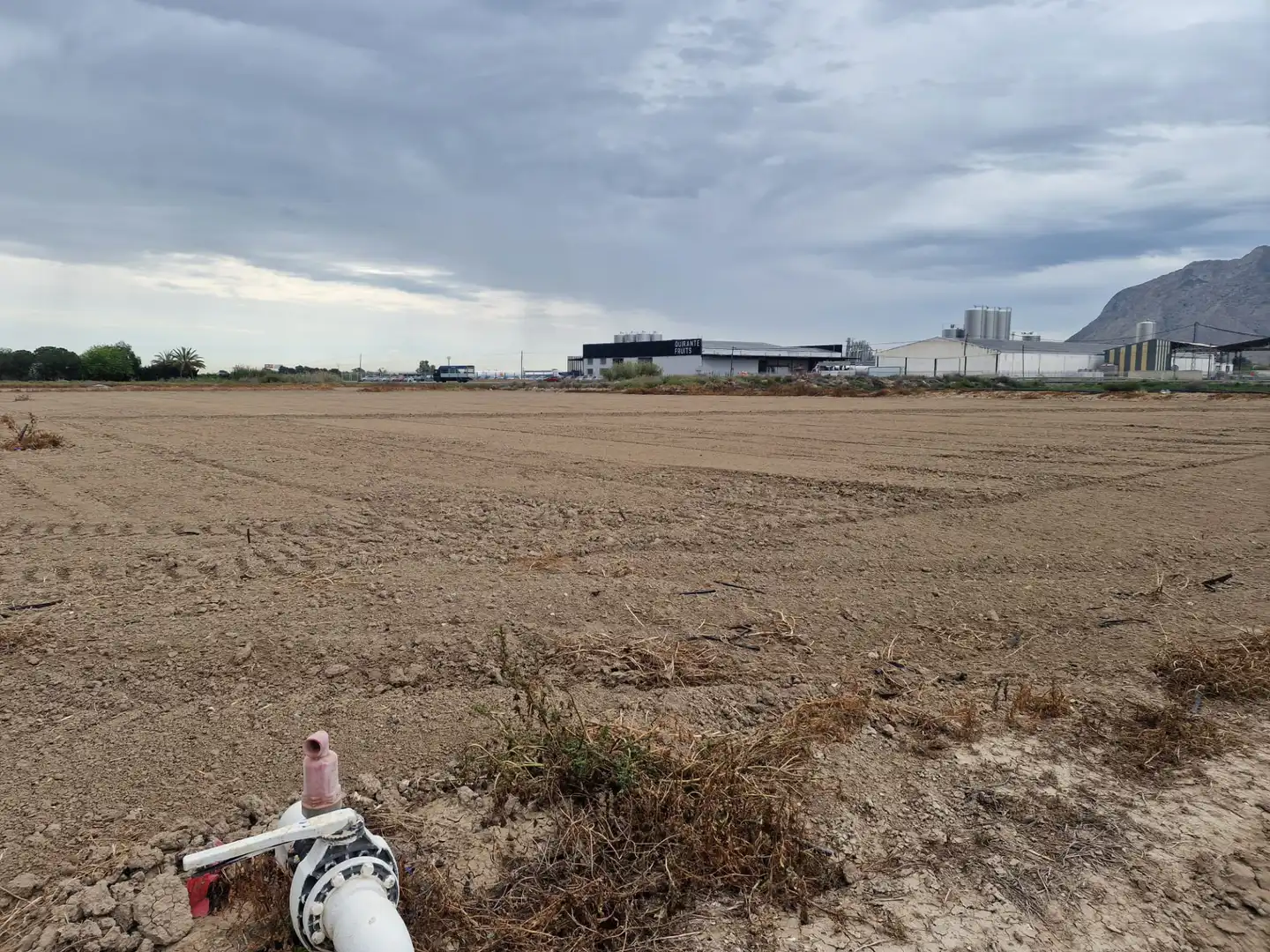 Terreno industrial en venta en Cox