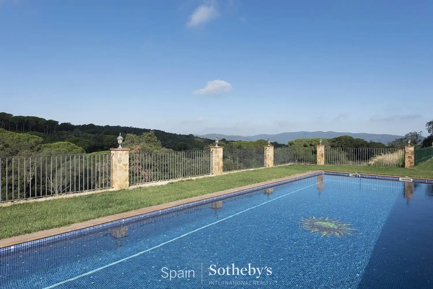 Piscina de Finca rústica en venda en Castell d'Aro, Platja d'Aro i s'Agaró amb Calefacció, Jardí privat i Terrassa