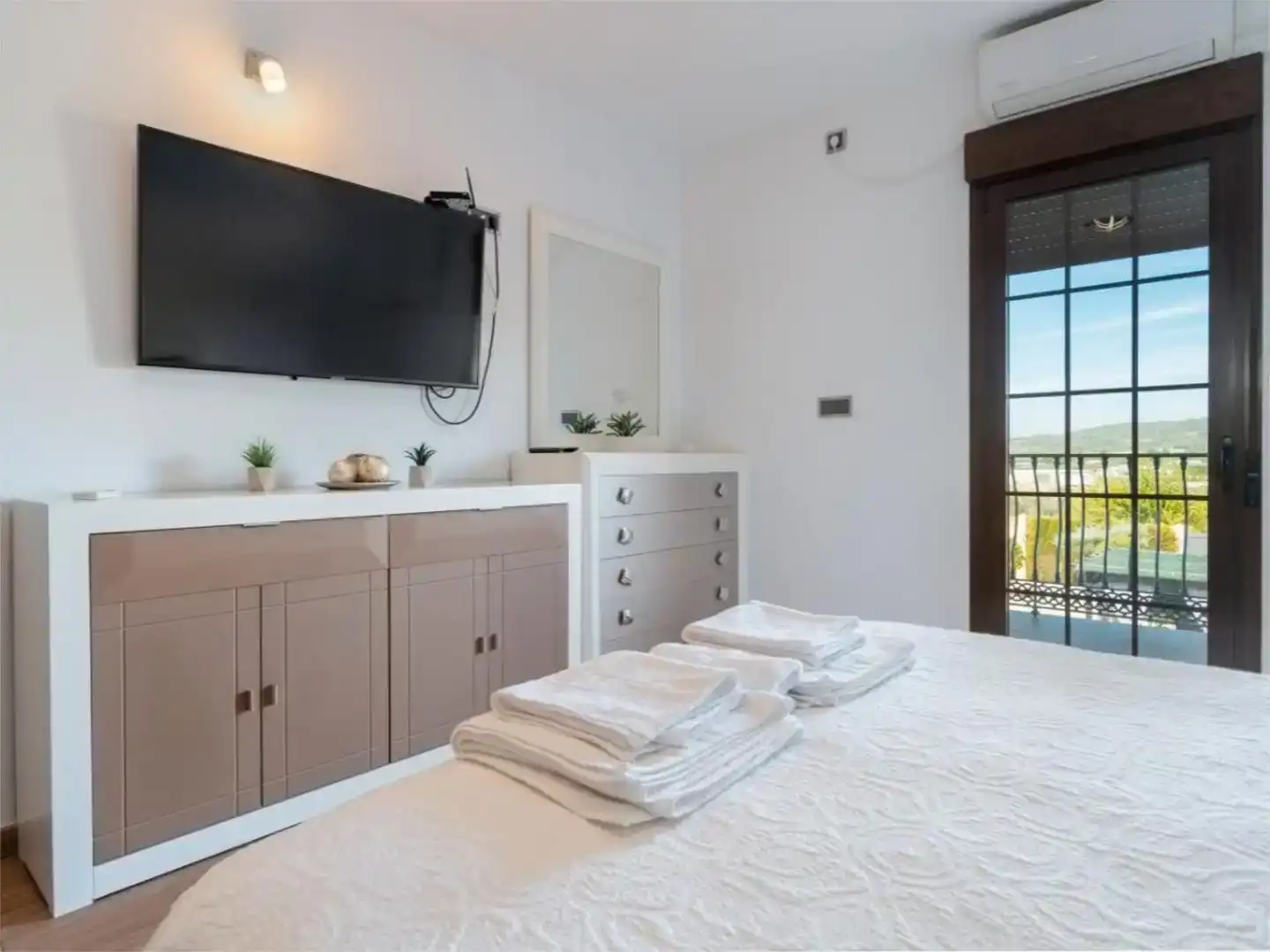 Habitación de Casa o chalet en venta en Lora del Río con Aire acondicionado, Piscina y Balcón