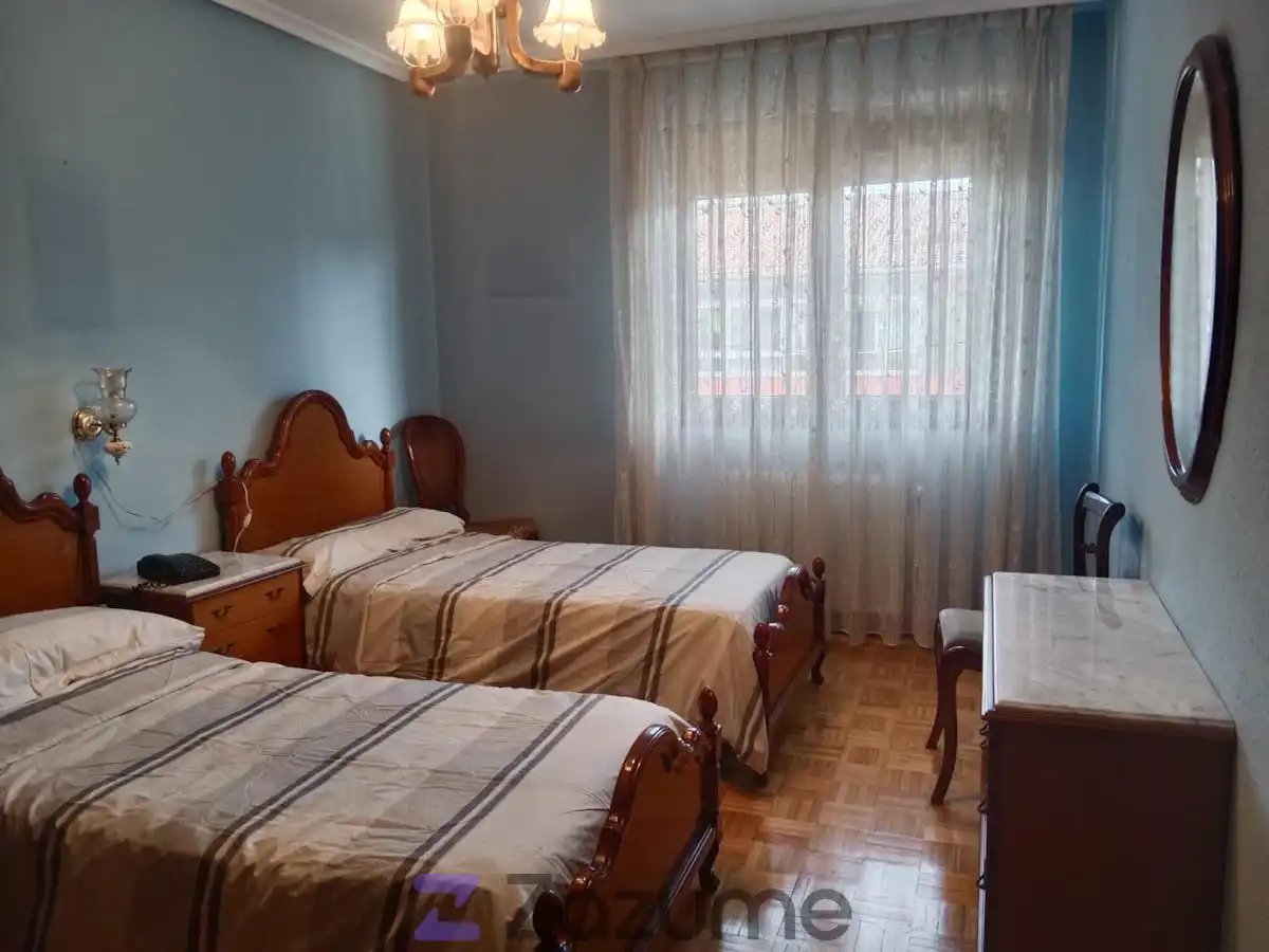 Habitación de Piso de alquiler en Siero con Aire acondicionado, Calefacción y Trastero