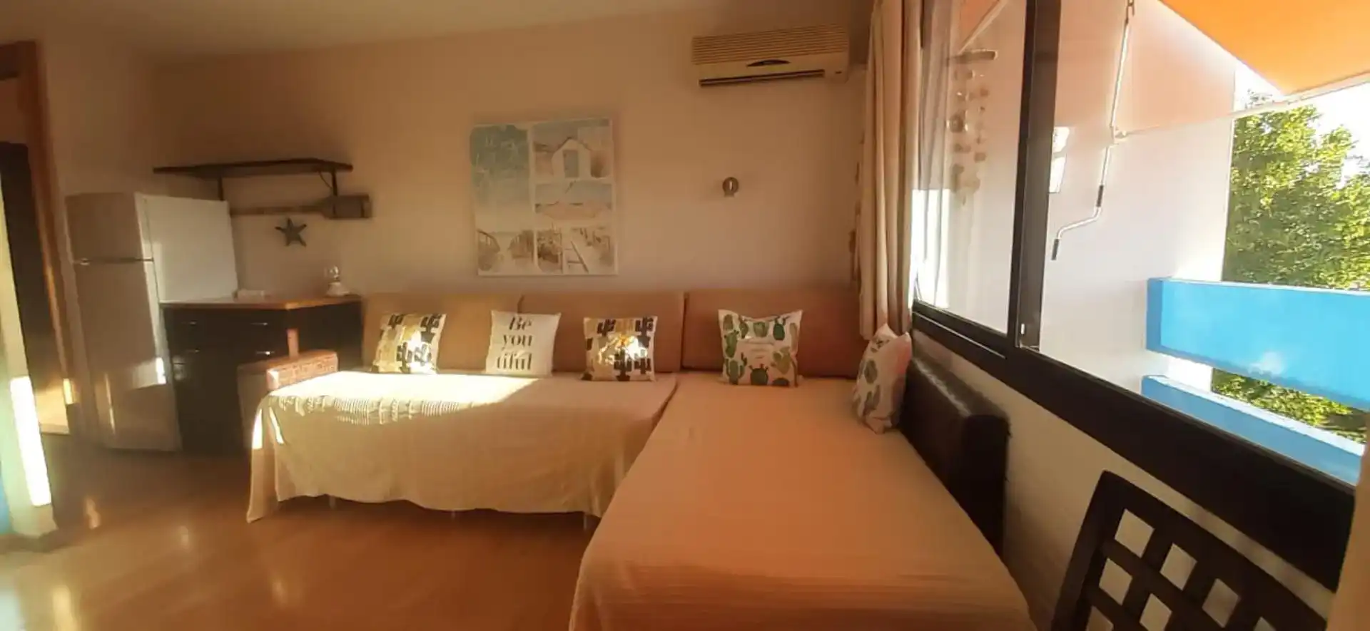 Sala d'estar de Estudi en venda en Almonte amb Aire condicionat i Balcó
