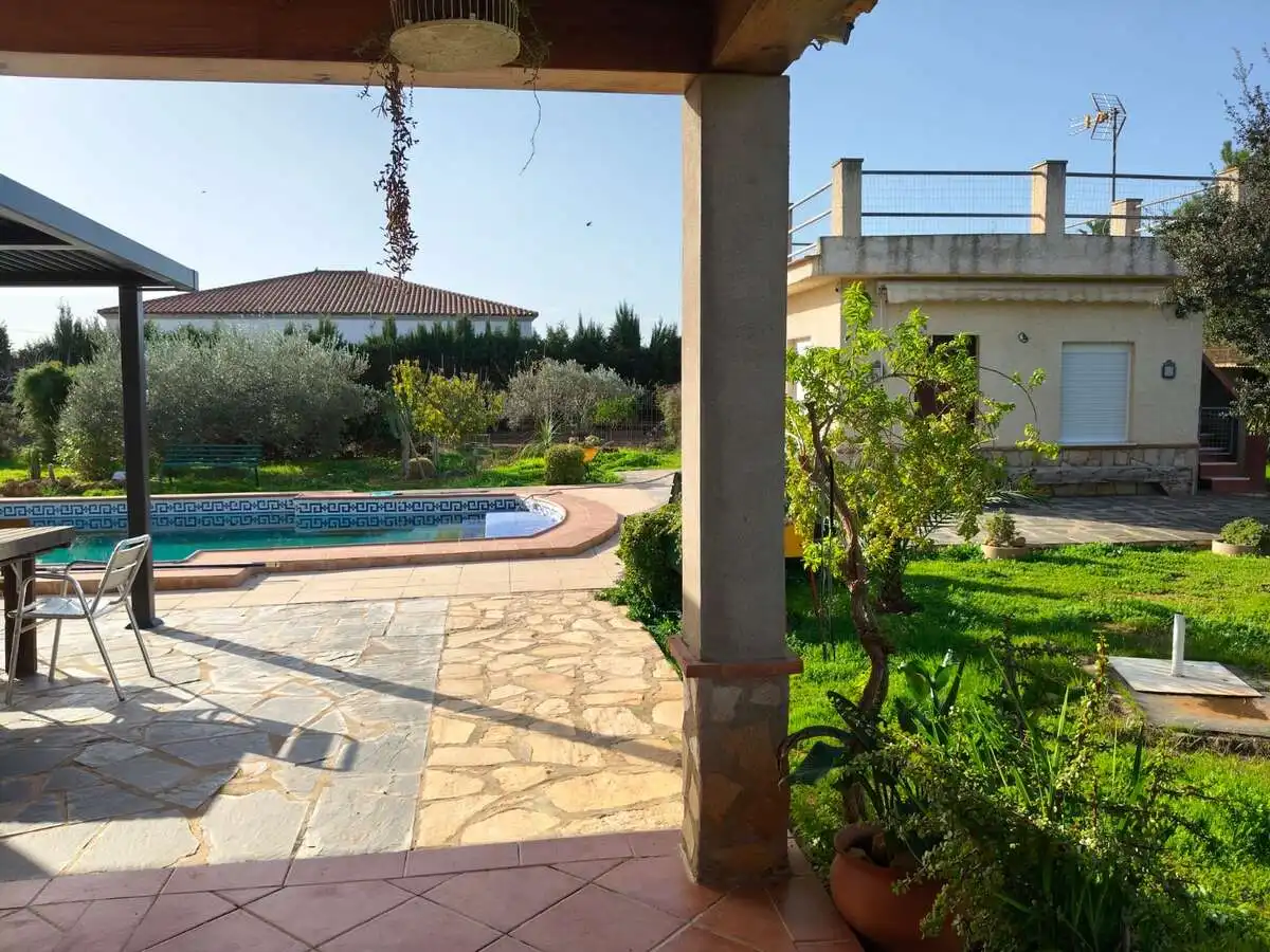 Jardí de Casa o xalet en venda en Sevilla amb Aire condicionat, Traster i Piscina
