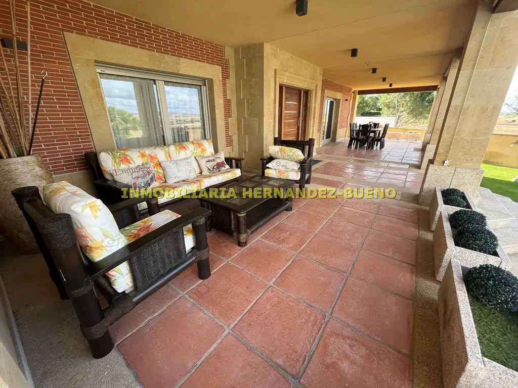 Terraza de Casa o chalet en venta en Carbajosa de la Sagrada con Aire acondicionado, Calefacción y Jardín privado