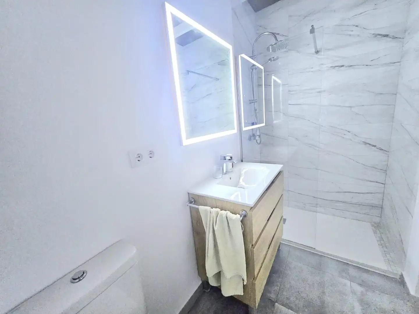 Baño de Planta baja de alquiler en Sevilla con Aire acondicionado, Calefacción y Amueblado