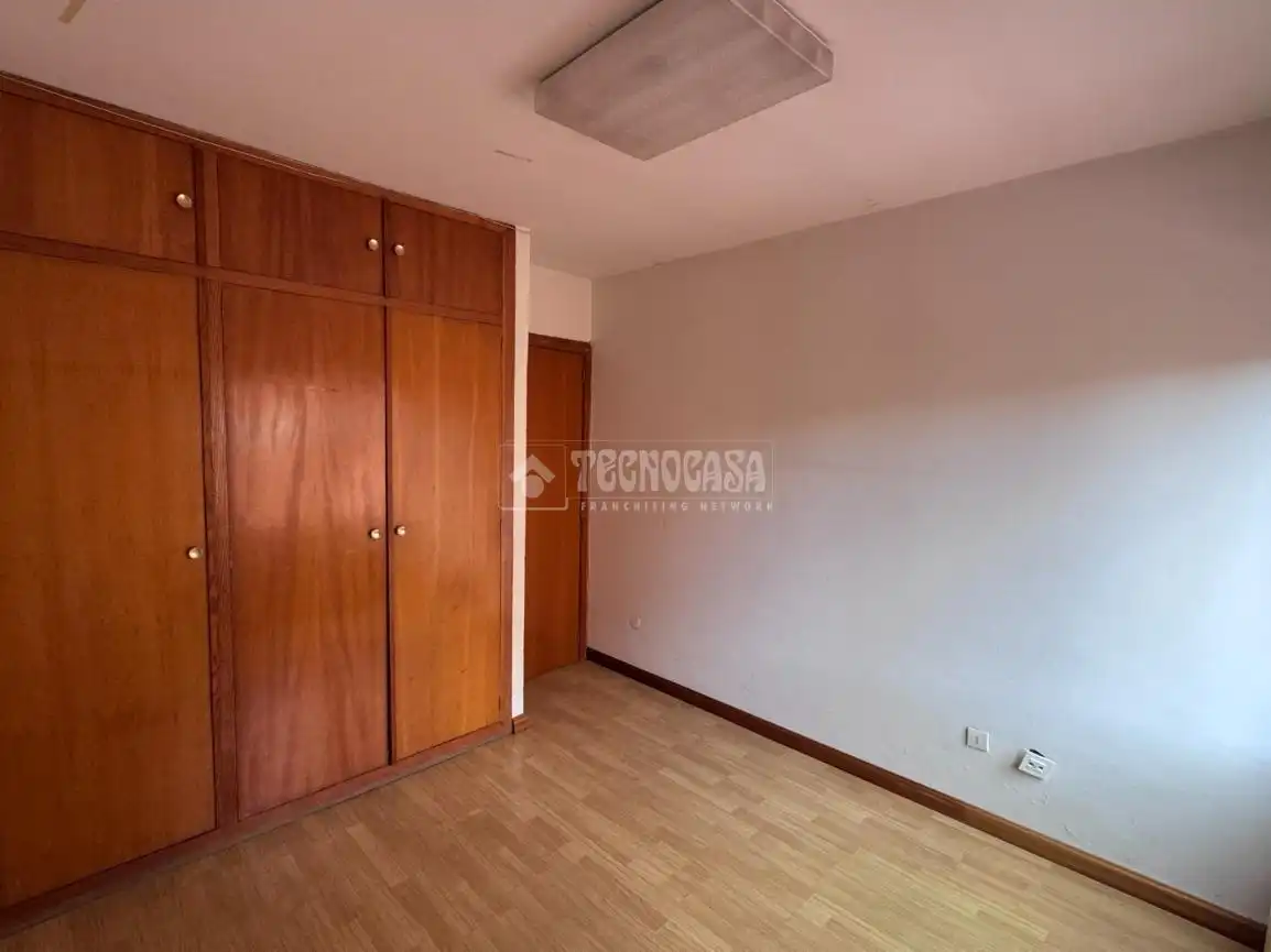 Schlafzimmer von Wohnung zum Verkauf in Valencia de Don Juan mit Heizung, Parkett und Terrasse