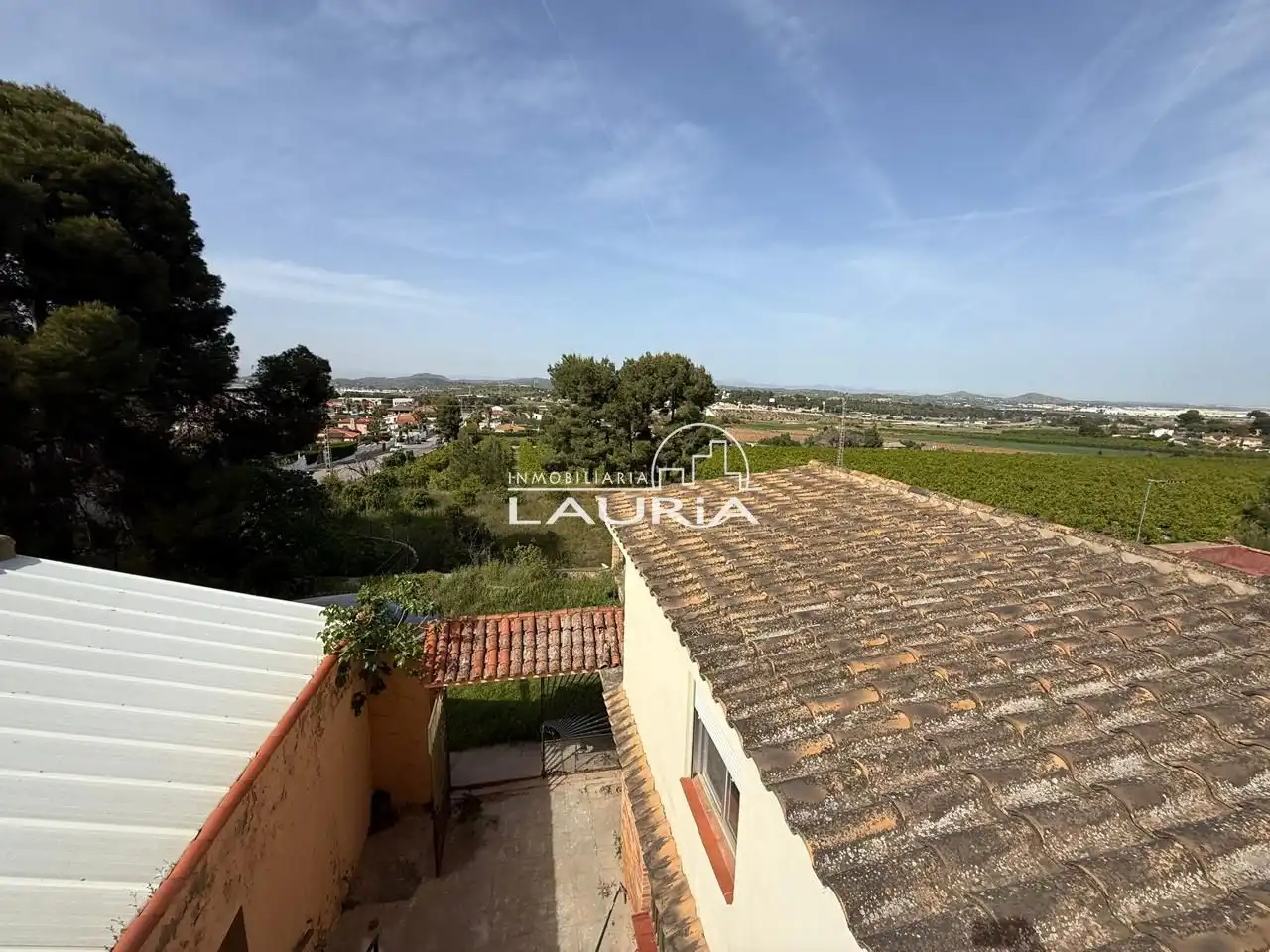 Außenansicht von Haus oder Chalet zum Verkauf in Chiva mit Privatgarten und Terrasse