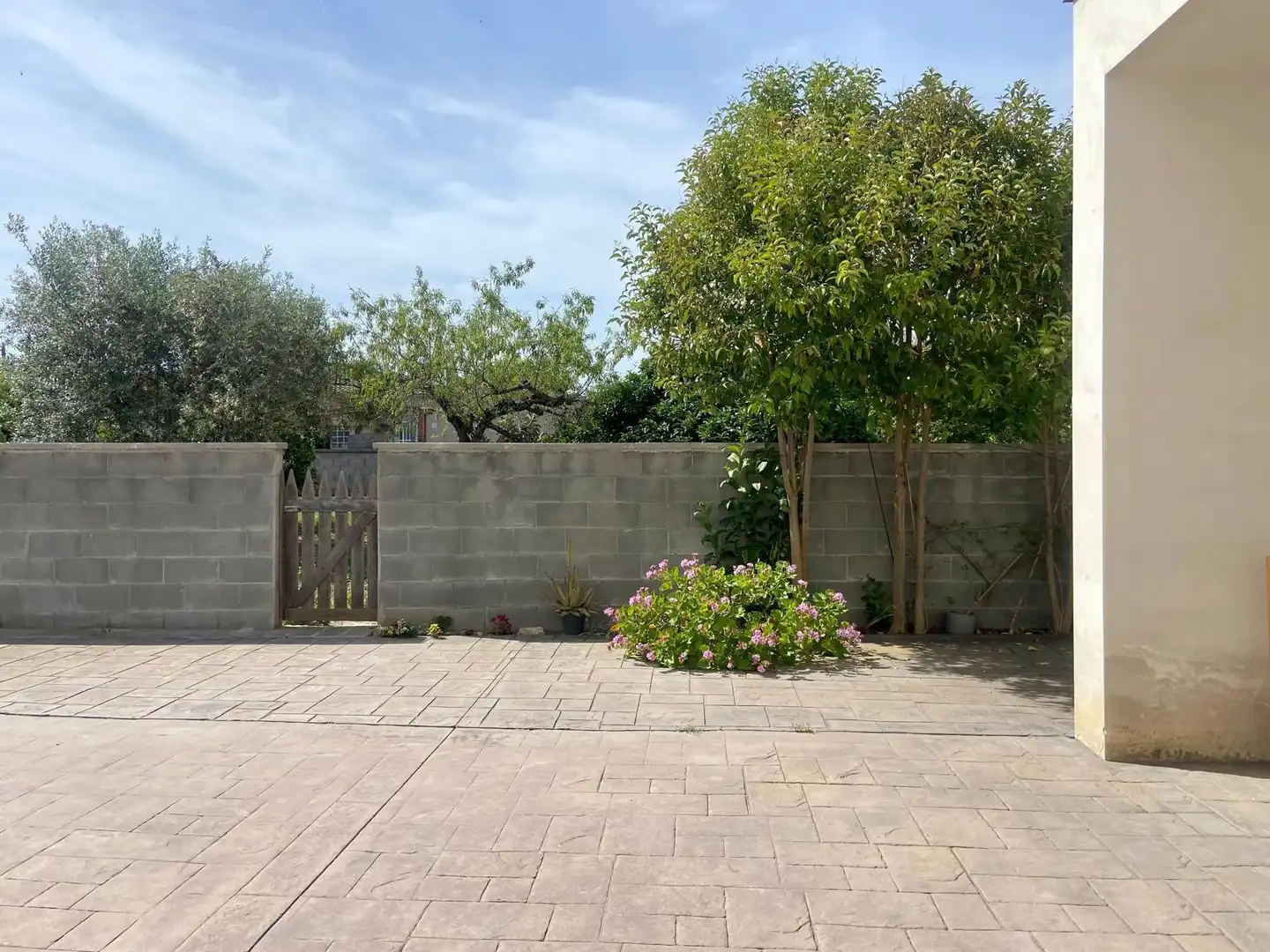 Vista exterior de Casa o xalet en venda en Cunit amb Calefacció, Jardí privat i Terrassa