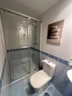 Badezimmer von Wohnungen zur Miete in León Capital  mit Heizung, Parkett und Terrasse