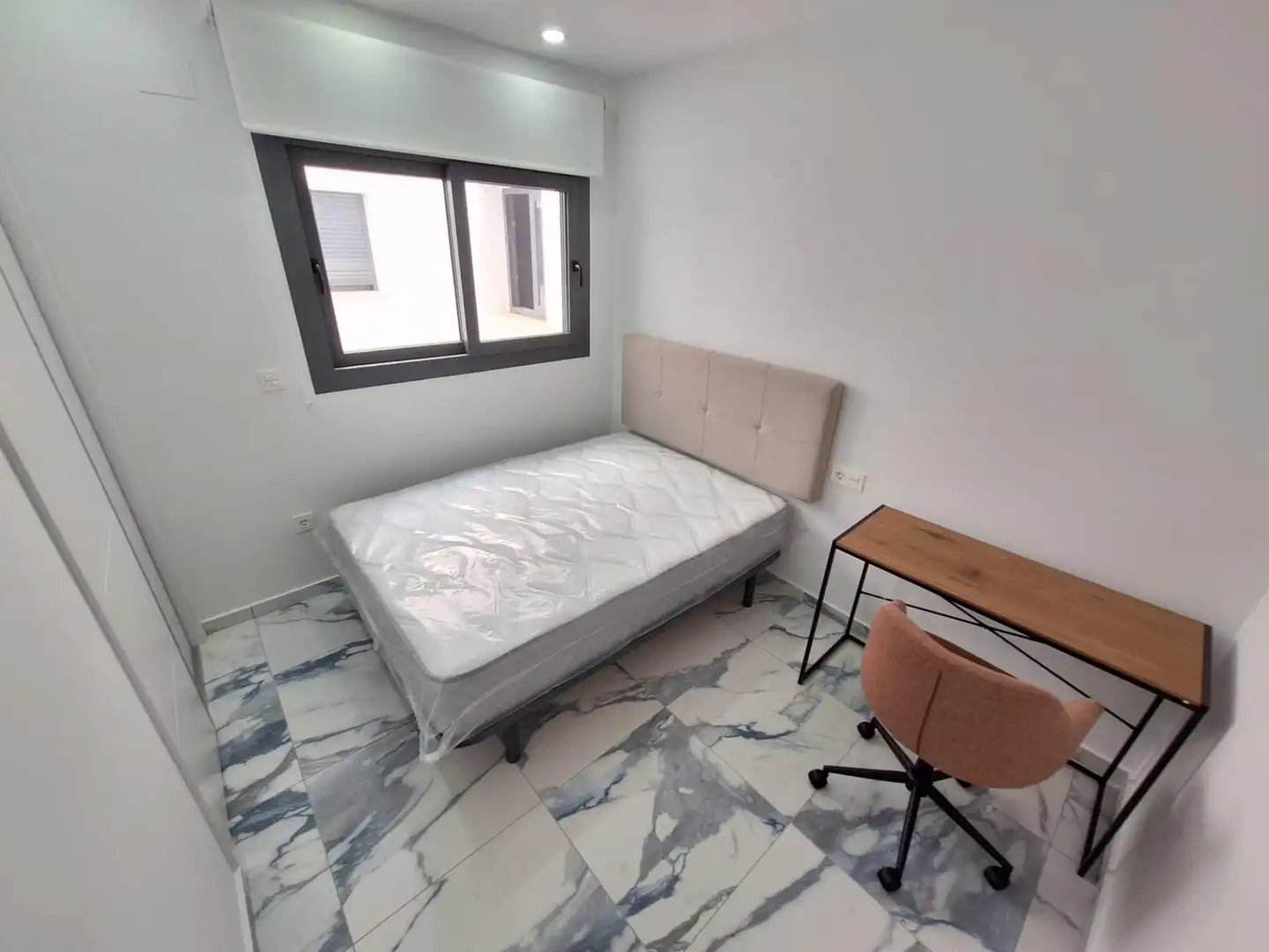 Schlafzimmer von Wohnungen zur Miete in Torrevieja mit Gemeinschaftspool