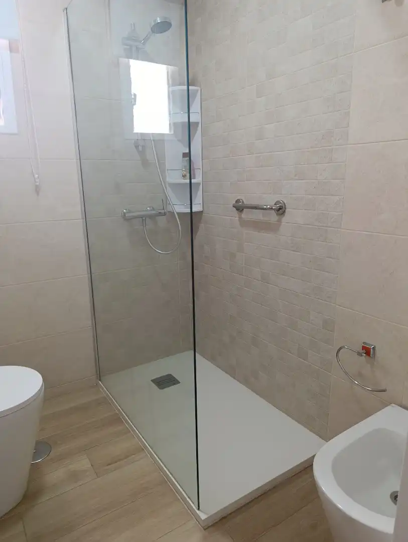 Baño de Piso de alquiler en Dos Hermanas con Aire acondicionado, Trastero y Amueblado