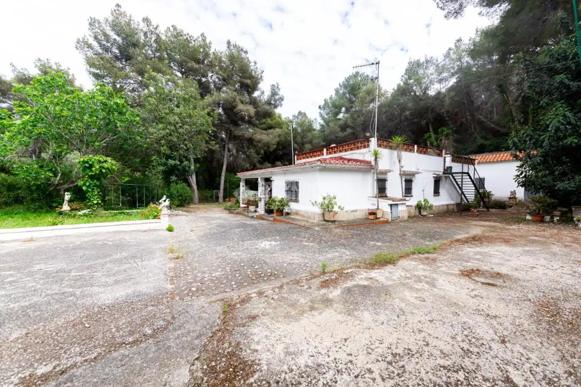 Vista exterior de Finca rústica en venta en Cubelles con Calefacción, Jardín privado y Terraza