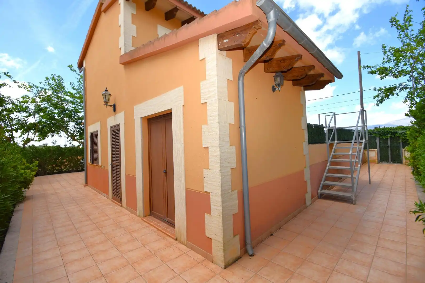 Außenansicht von Country house zur Miete in Sa Pobla mit Privatgarten, Terrasse und Möbliert