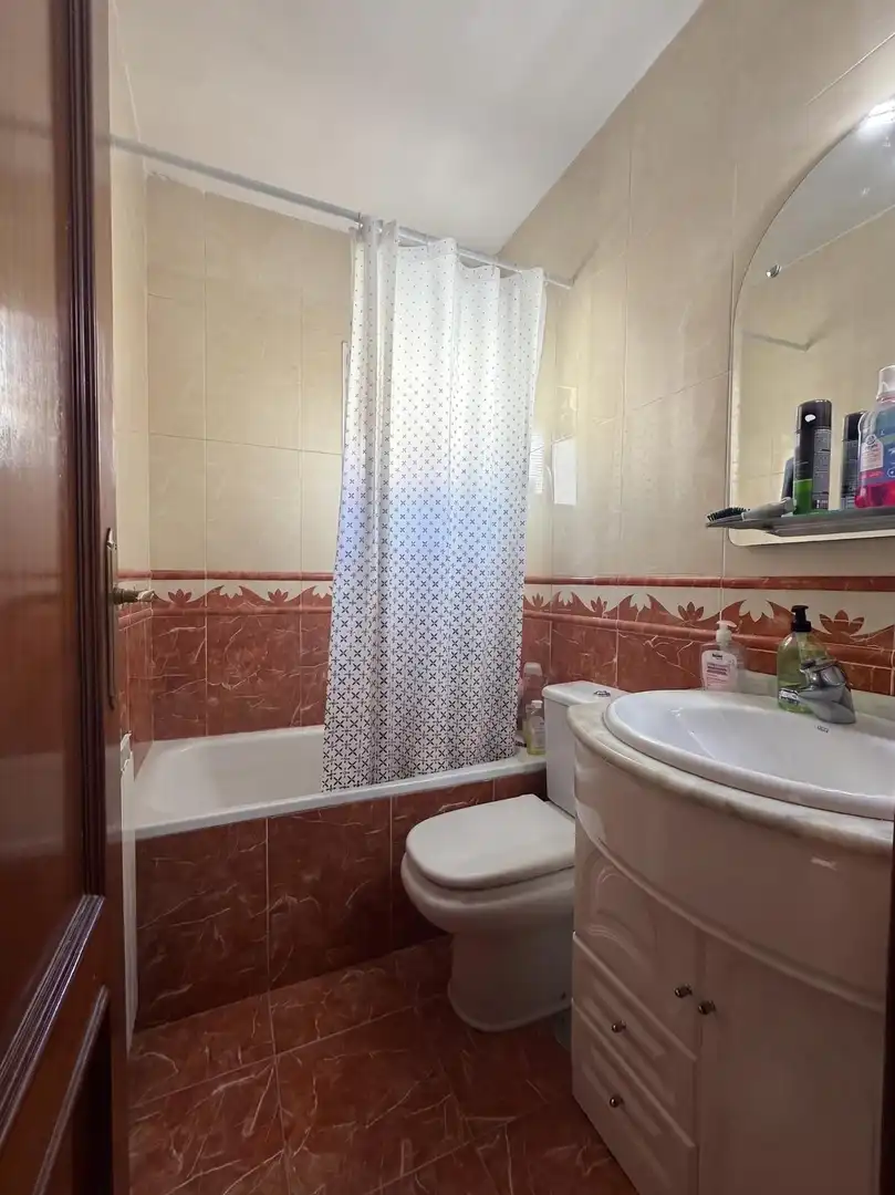 Bathroom of Flat for sale in Madrid  with Air Conditioner, Heating and Terrace