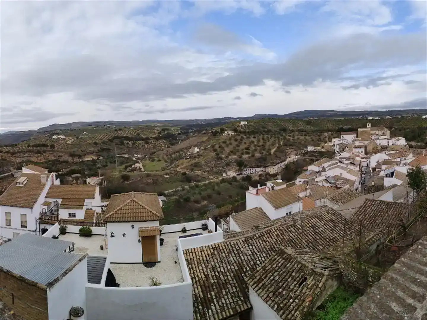 Vista exterior de Casa adosada en venda en Setenil de las Bodegas amb Traster