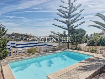 Chalet con piscina en venta en Calle Rodeo