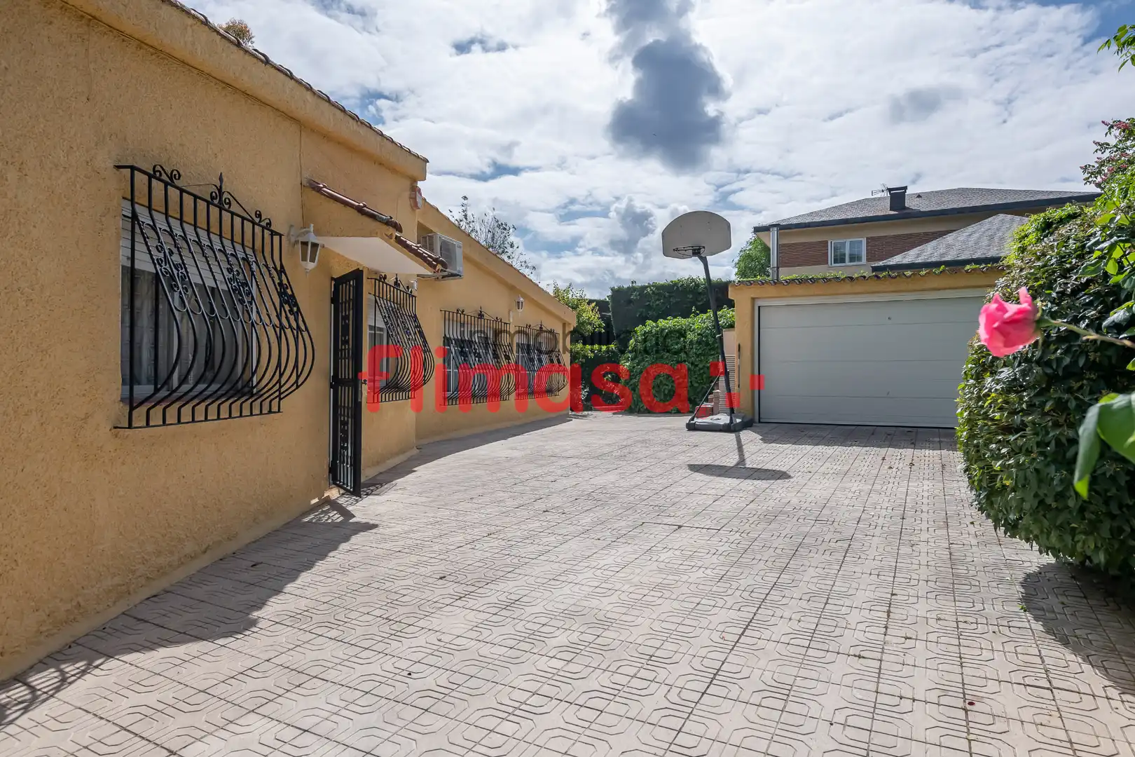 Exterior view of Houses for sale in Villaviciosa de Odón  with Air Conditioner, Heating and Private garden