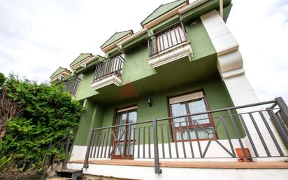 Vista exterior de Casa o xalet en venda en Villaescusa (Cantabria) amb Calefacció, Jardí privat i Terrassa