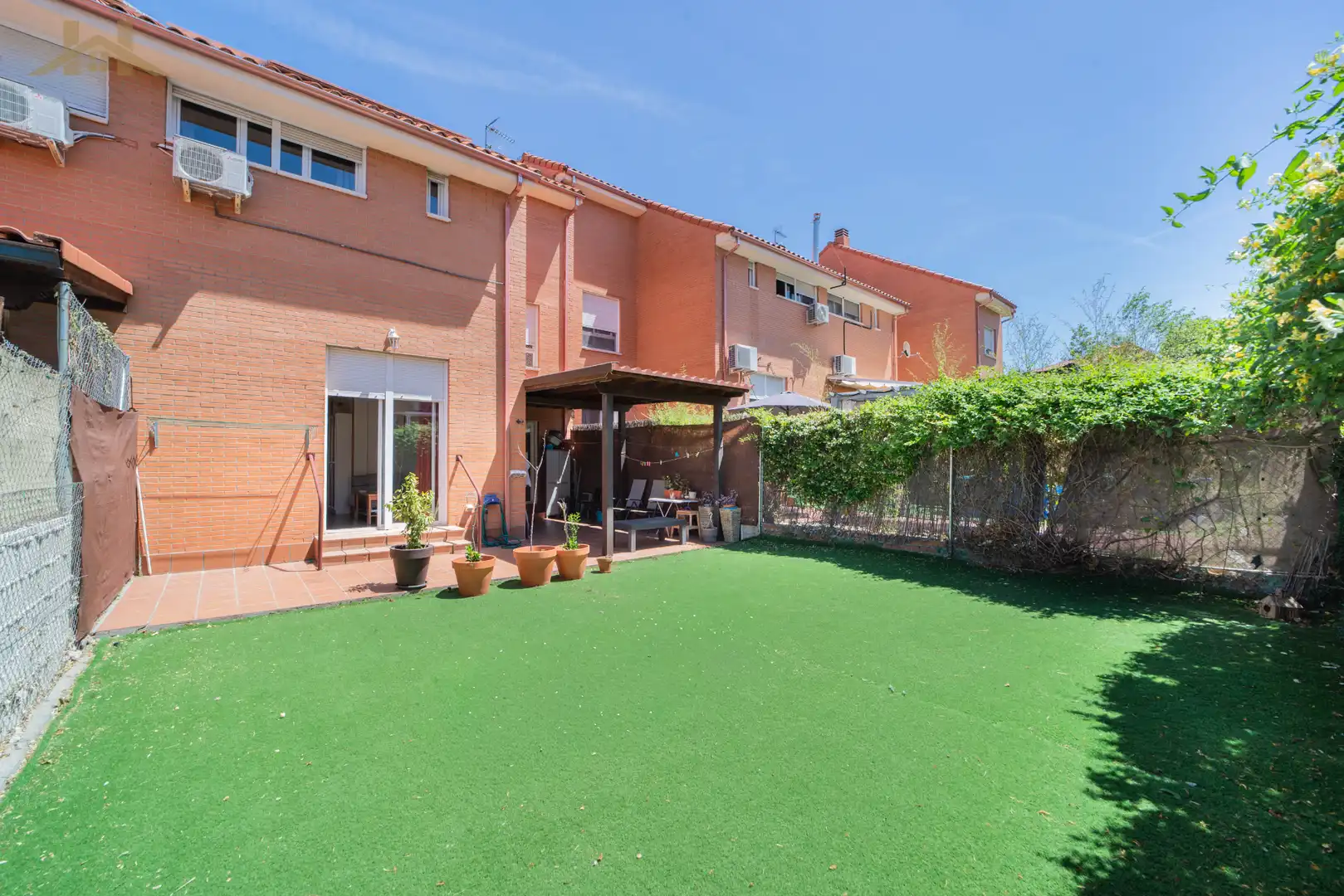 Garten von Einfamilien-Reihenhaus zum Verkauf in Boadilla del Monte mit Heizung, Privatgarten und Mikrowelle