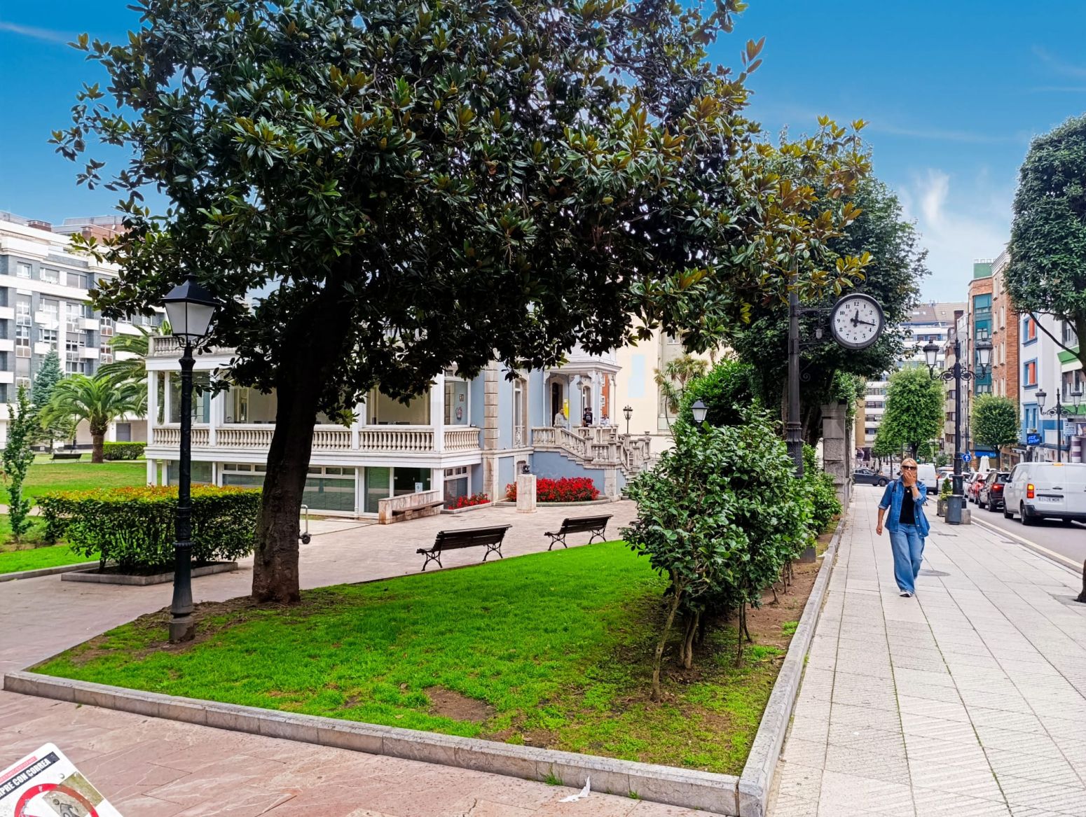 Vista exterior de Piso en venta en Oviedo  con Calefacción, Parquet y Balcón