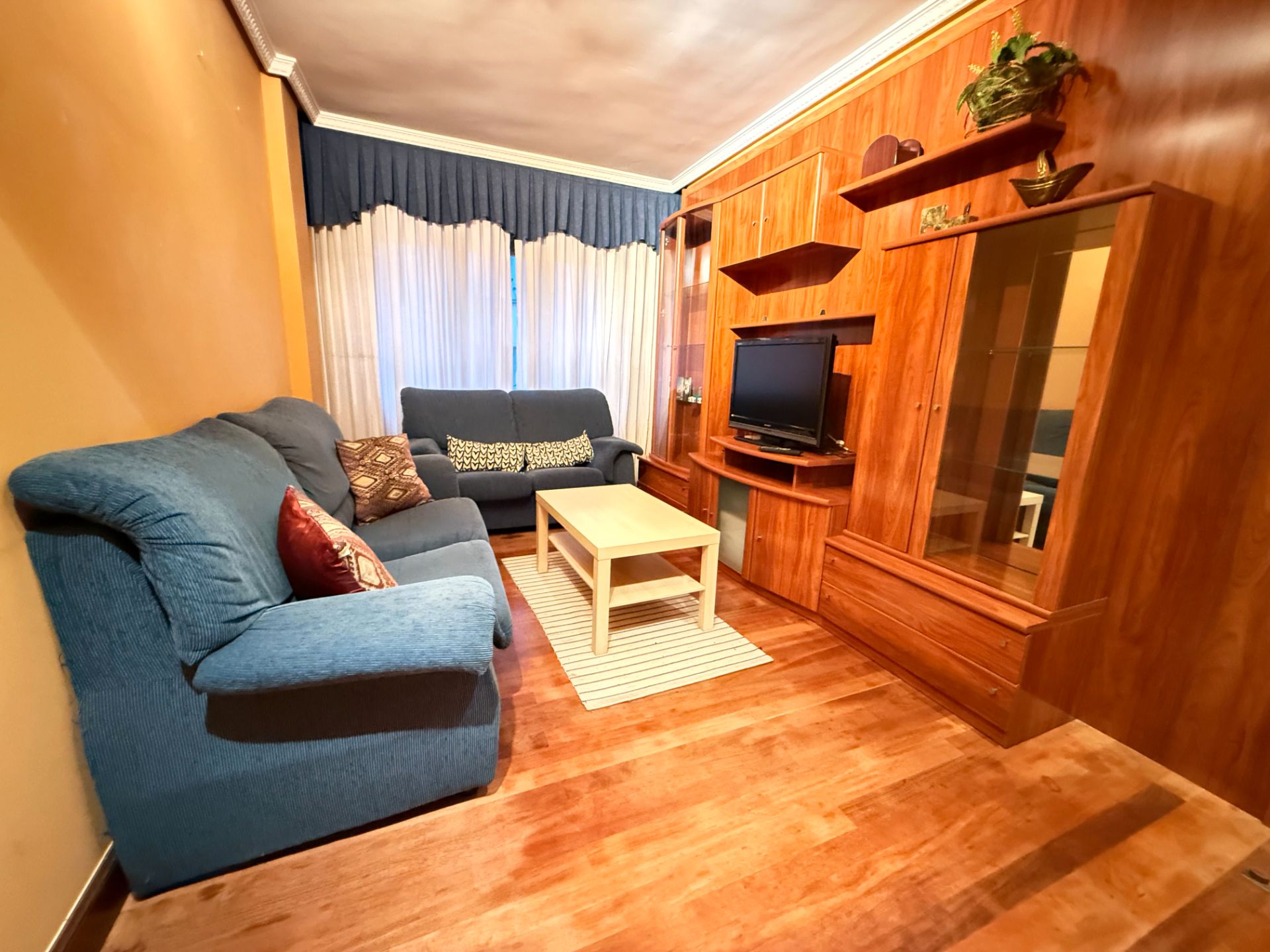 Living room of Flat to rent in Bilbao   with Terrace, Furnished and Oven