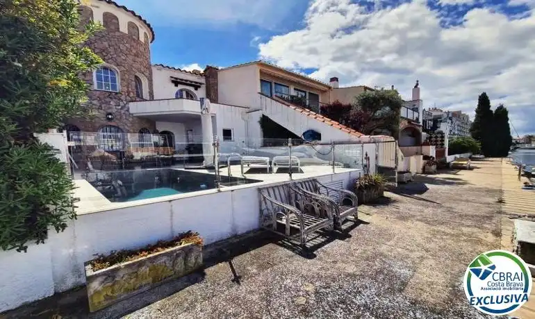 Vista exterior de Casa o chalet en venta en Empuriabrava con Calefacción y Jardín privado