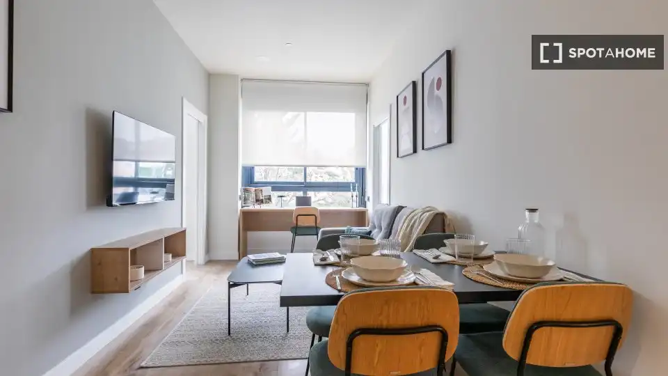 Living room of Flat for rent in Tres Cantos  with Air Conditioner, Heating and Furnished