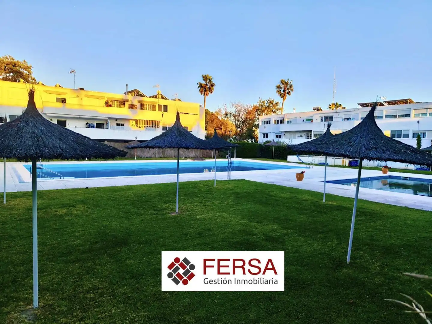 Swimming pool of Flat for rent in El Puerto de Santa María  with Air Conditioner, Heating and Private garden
