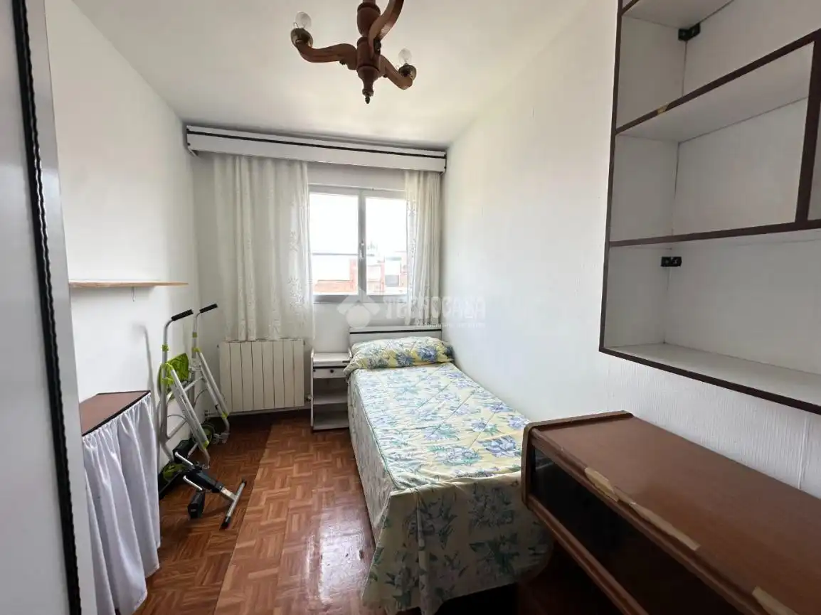 Bedroom of Flat for sale in Madrid  with Air Conditioner, Heating and Parquet flooring