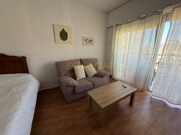 Monolocale con balcone in affitto a Centro